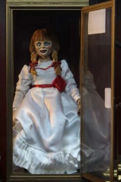 NECA The Conjuring Universe - Annabelle Clothed Actionfigur -Spielzeug Puppen Geschäft 148937 1