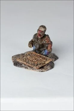 The Walking Dead TV Serie 7 - Figur Mud Walker Zombie -Spielzeug Puppen Geschäft 15a92658a4f9f4e74bd7265b195ce423524b7e1f77514f418995a6fc6a18cd2b
