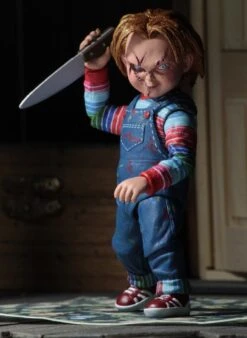 NECA Chucky - Ultimate Chucky Actionfigur -Spielzeug Puppen Geschäft 3e5a3bbab51a7d0ef8162807b55665a1b46de5acc24e4d7ba31555d250296941