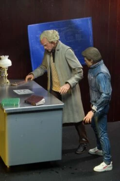 NECA Zurück In Die Zukunft - Doc Brown Ultimate Actionfigur -Spielzeug Puppen Geschäft 5361410