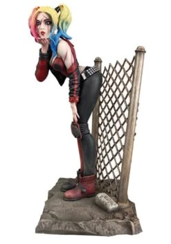Diamond Select DC Gallery - DCeased Harley Quinn Figur