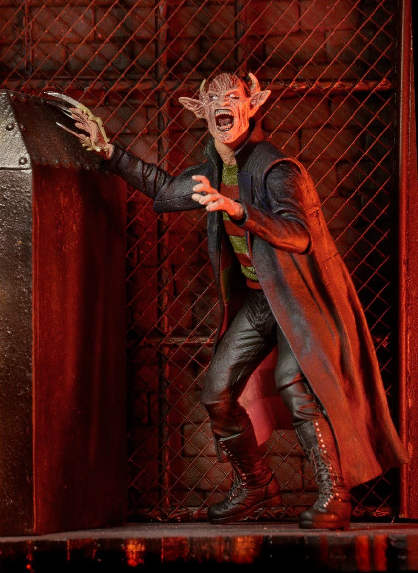 NECA Nightmare On Elm Street Part 7 - New Nightmare Freddy Figur 9 NECA Nightmare On Elm Street Part 7 - New Nightmare Freddy Figur – Bild 7