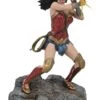 Diamond Select DC Gallery - JL Movie - Wonder Woman Bracelets Statue -Spielzeug Puppen Geschäft cc9048195b18161f6e88f6f0b0928ef396f729954d908f72f2d7da29c484f674