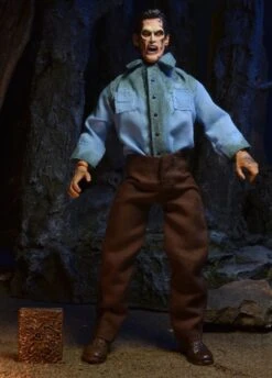 NECA Evil Dead 2 - Deadite Ash Retro Clothed Style Figur -Spielzeug Puppen Geschäft cec8f2f9ca97e057070fa4631a26054cf4b38b8bd84de6beec233adad1a86759