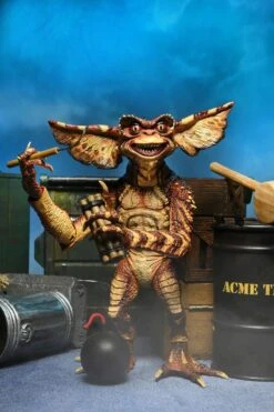NECA Gremlins 2 - Ultimate Demolition Gremlin 2-Pack - Clothed Actionfigur -Spielzeug Puppen Geschäft demo set4 scaled 1