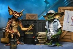 NECA Gremlins 2 - Ultimate Demolition Gremlin 2-Pack - Clothed Actionfigur -Spielzeug Puppen Geschäft demo set6 scaled 1