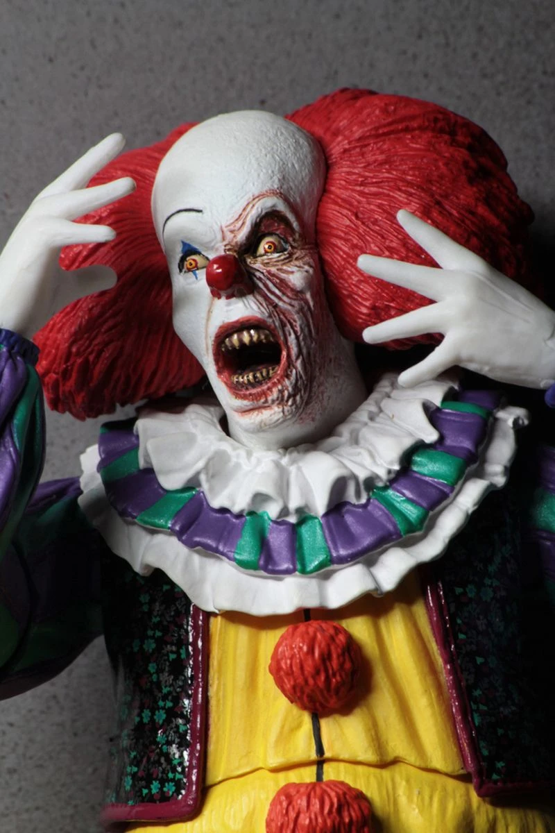 NECA IT - Ultimate Pennywise Actionfigur (1990 Miniseries) 5 NECA IT - Ultimate Pennywise Actionfigur (1990 Miniseries) – Bild 3