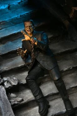 NECA Universal Monster Figur- Ultimate Frankensteins Monster (Color) -Spielzeug Puppen Geschäft frank16 scaled 1