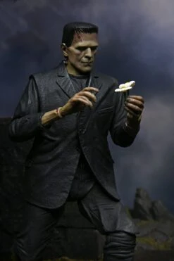 NECA Universal Monster Figur- Ultimate Frankensteins Monster (Color) -Spielzeug Puppen Geschäft frank18 scaled 1