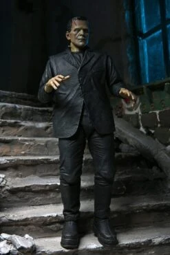 NECA Universal Monster Figur- Ultimate Frankensteins Monster (Color) -Spielzeug Puppen Geschäft frank2 scaled 1