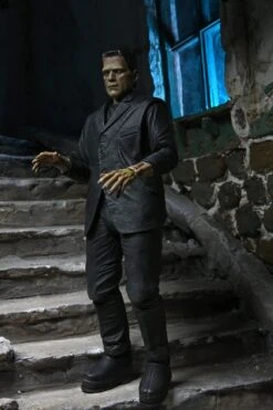 NECA Universal Monster Figur- Ultimate Frankensteins Monster (Color) -Spielzeug Puppen Geschäft frank3 scaled 1