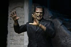 NECA Universal Monster Figur- Ultimate Frankensteins Monster (Color) -Spielzeug Puppen Geschäft frank8 scaled 1