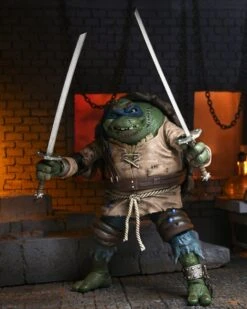 NECA Universal Monsters X TMNT - Ultimate Leonardo Als The Hunchback Figur -Spielzeug Puppen Geschäft leo11 scaled 1
