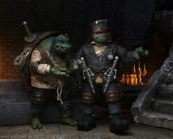 NECA Universal Monsters X TMNT - Ultimate Leonardo Als The Hunchback Figur -Spielzeug Puppen Geschäft leo6 scaled 1