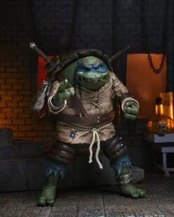 NECA Universal Monsters X TMNT - Ultimate Leonardo Als The Hunchback Figur -Spielzeug Puppen Geschäft leo8 scaled 1