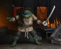 NECA Universal Monsters X TMNT - Ultimate Leonardo Als The Hunchback Figur -Spielzeug Puppen Geschäft leo9 scaled 1