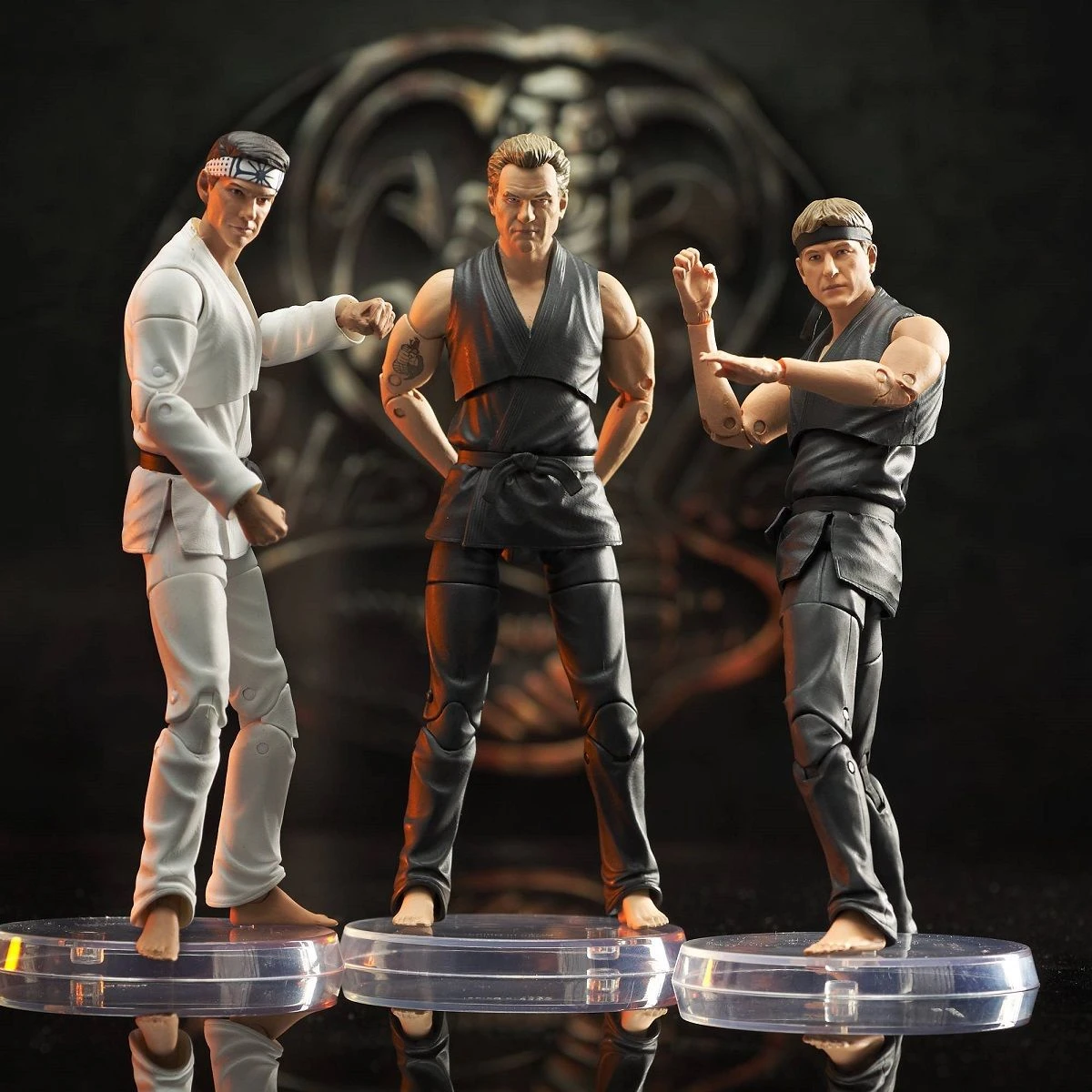 Diamond Select Cobra Kai Series 1 - John Kreese Actionfigur 4 Diamond Select Cobra Kai Series 1 - John Kreese Actionfigur – Bild 2